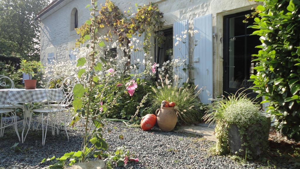 Les 2 Madeleine Bed & Breakfast Saint-Saturnin-du-Bois Dış mekan fotoğraf