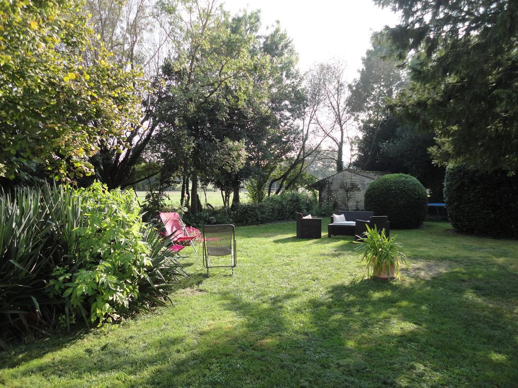 Les 2 Madeleine Bed & Breakfast Saint-Saturnin-du-Bois Dış mekan fotoğraf