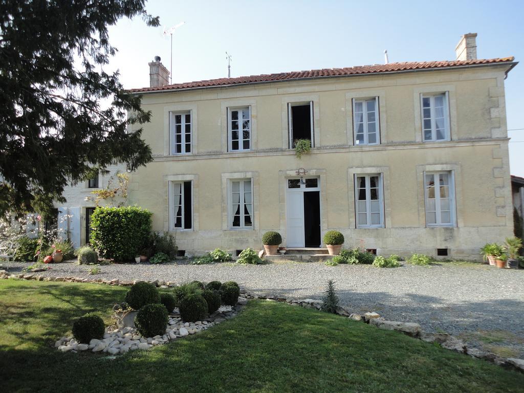 Les 2 Madeleine Bed & Breakfast Saint-Saturnin-du-Bois Dış mekan fotoğraf