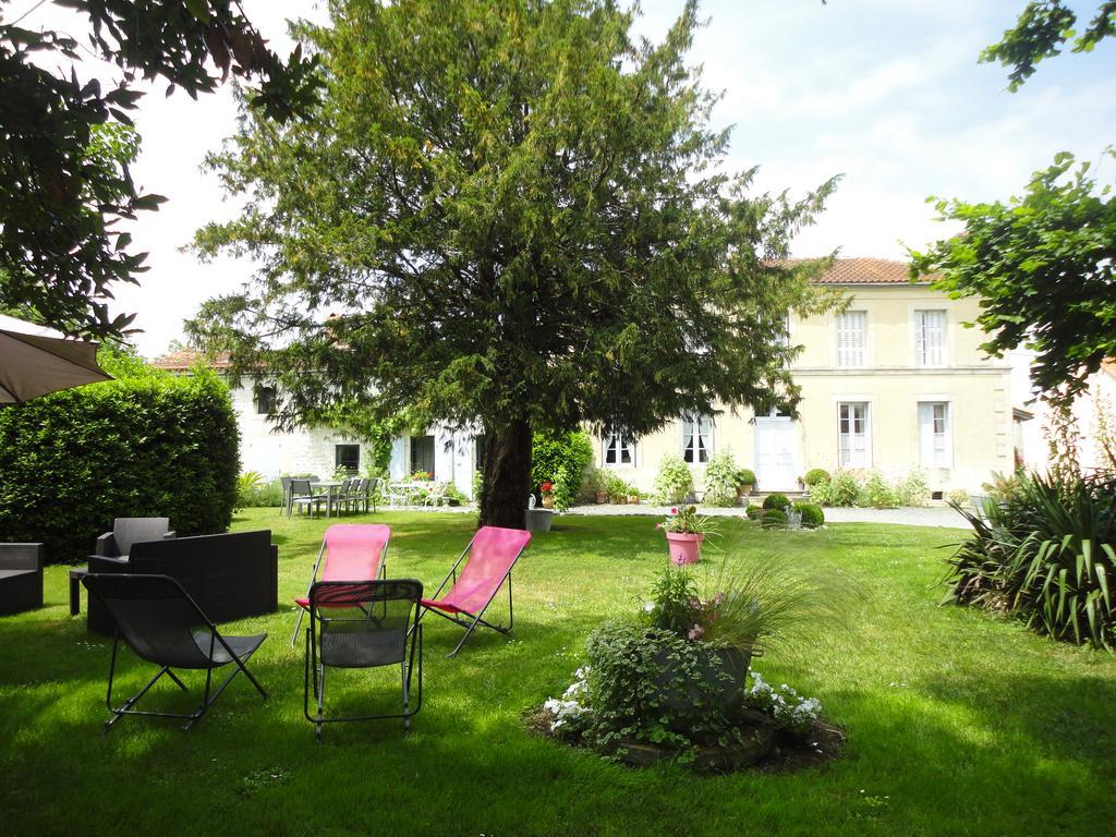 Les 2 Madeleine Bed & Breakfast Saint-Saturnin-du-Bois Dış mekan fotoğraf