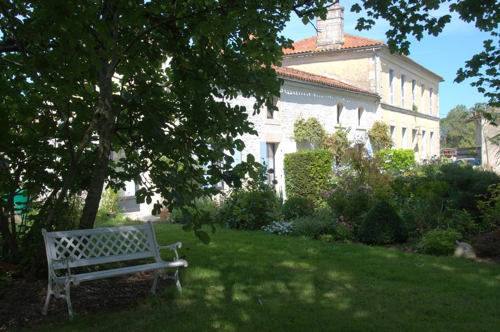 Les 2 Madeleine Bed & Breakfast Saint-Saturnin-du-Bois Dış mekan fotoğraf