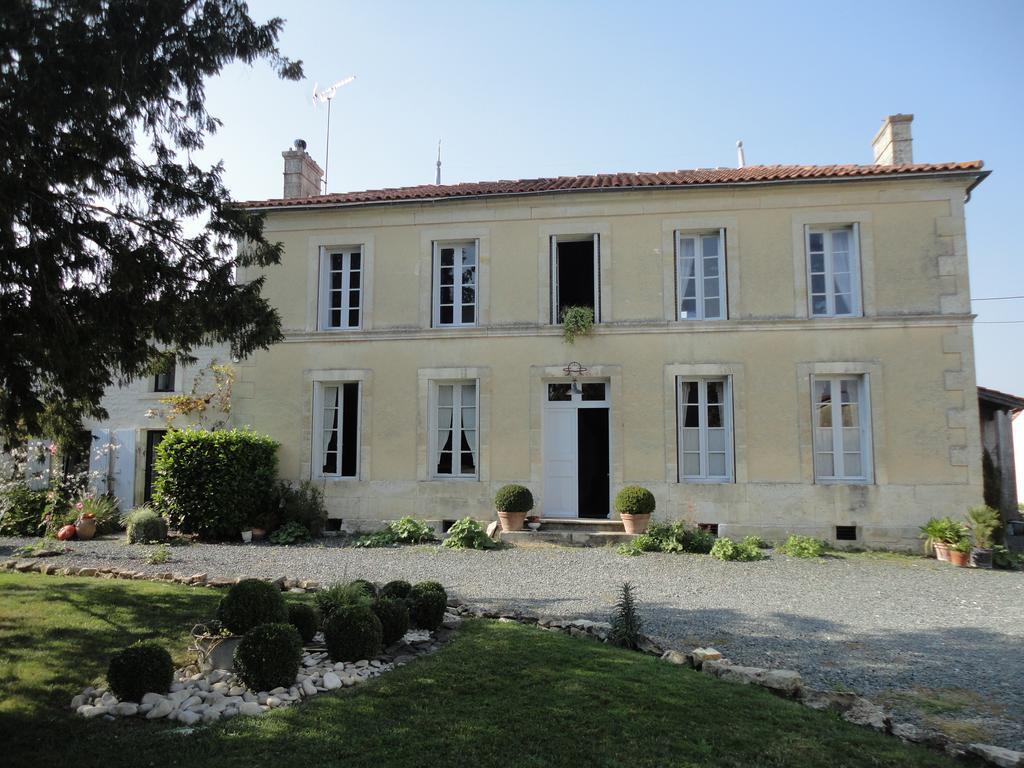 Les 2 Madeleine Bed & Breakfast Saint-Saturnin-du-Bois Dış mekan fotoğraf