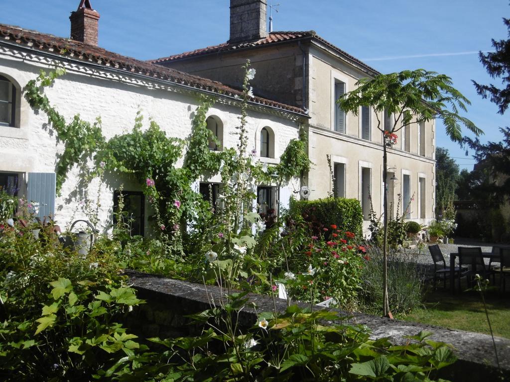 Les 2 Madeleine Bed & Breakfast Saint-Saturnin-du-Bois Dış mekan fotoğraf