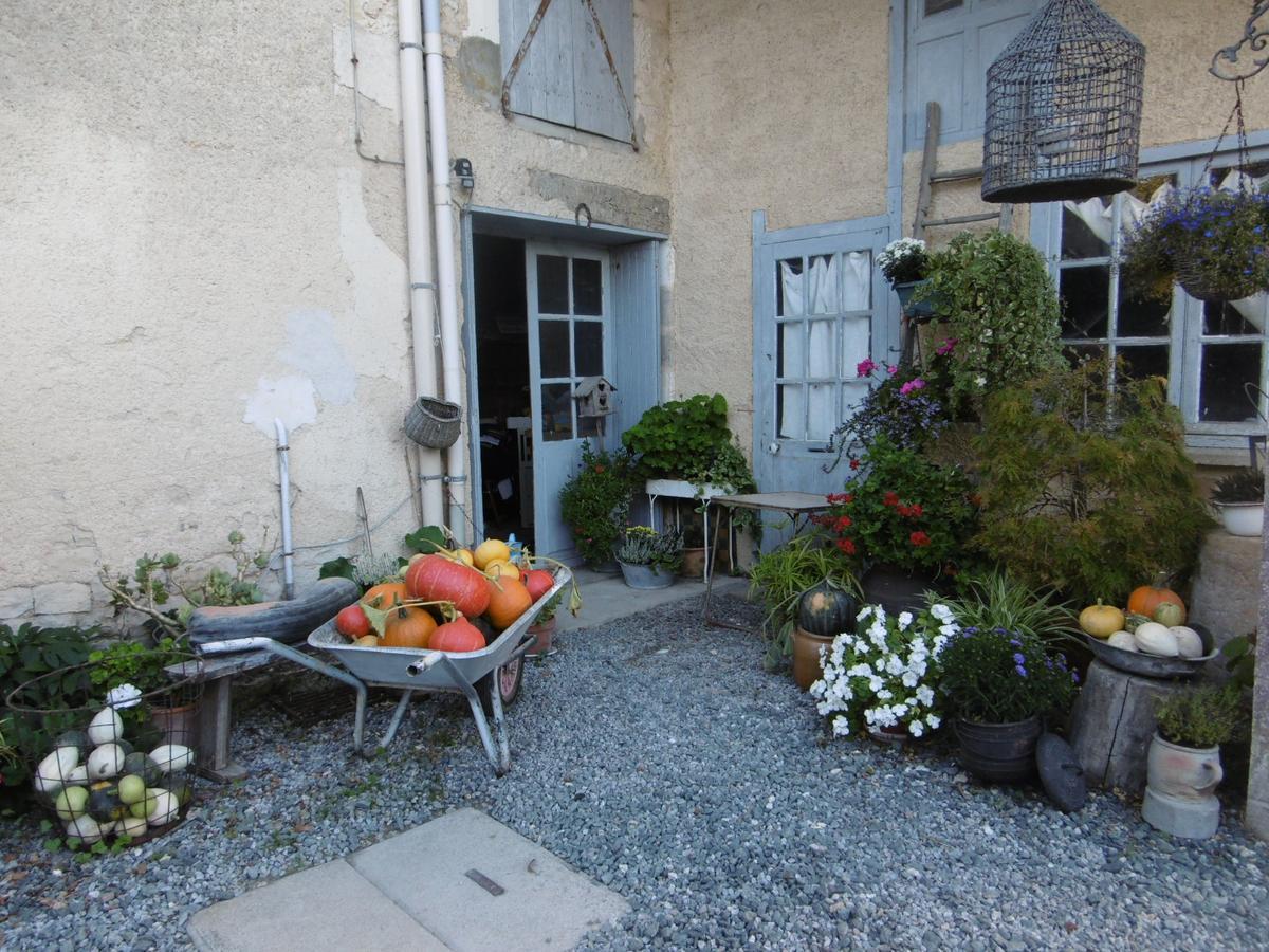 Les 2 Madeleine Bed & Breakfast Saint-Saturnin-du-Bois Dış mekan fotoğraf