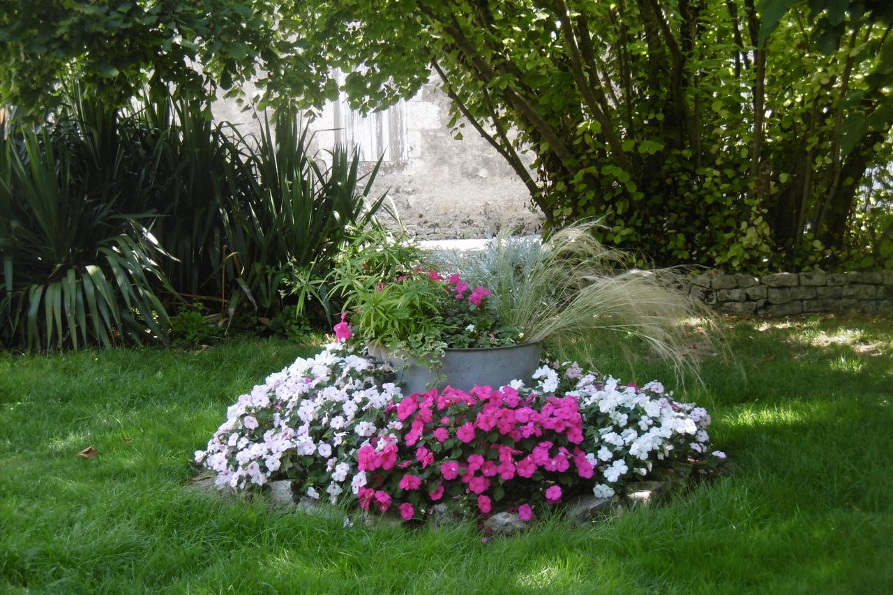 Les 2 Madeleine Bed & Breakfast Saint-Saturnin-du-Bois Dış mekan fotoğraf
