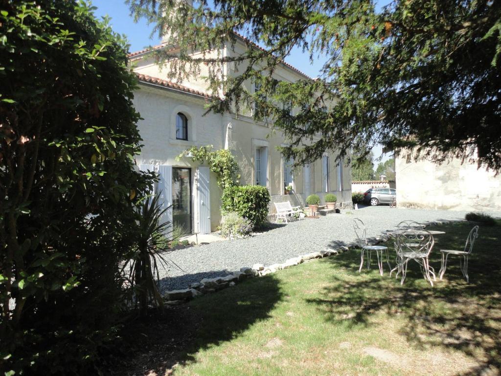 Les 2 Madeleine Bed & Breakfast Saint-Saturnin-du-Bois Dış mekan fotoğraf